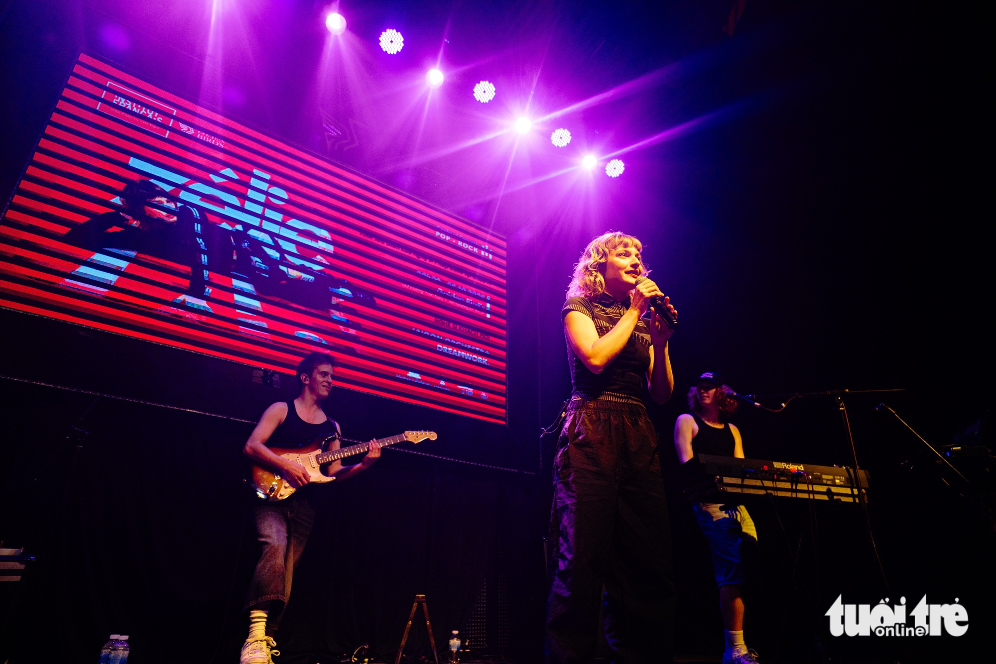 តារាចម្រៀងវ័យក្មេង Zélie និងដំណើរតភ្ជាប់វៀតណាម - បារាំង តាមរយៈតន្ត្រី - រូបថត ៣. Ca sĩ trẻ Zélie và hành trình kết nối Việt - Pháp bằng âm nhạc - Ảnh 3.