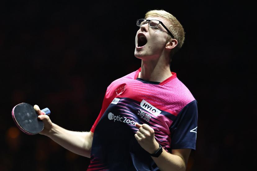 'Thần đồng vợt dọc' lại khiến bóng bàn Trung Quốc ôm hận - Ảnh 1.