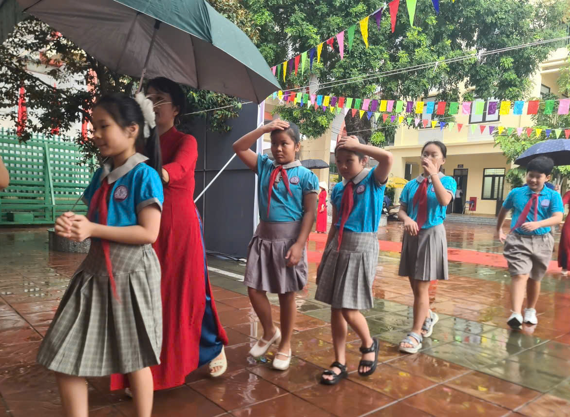 Hải Phòng: Các trường được tự quyết cho học sinh nghỉ học tránh bão Matmo - Ảnh 1.