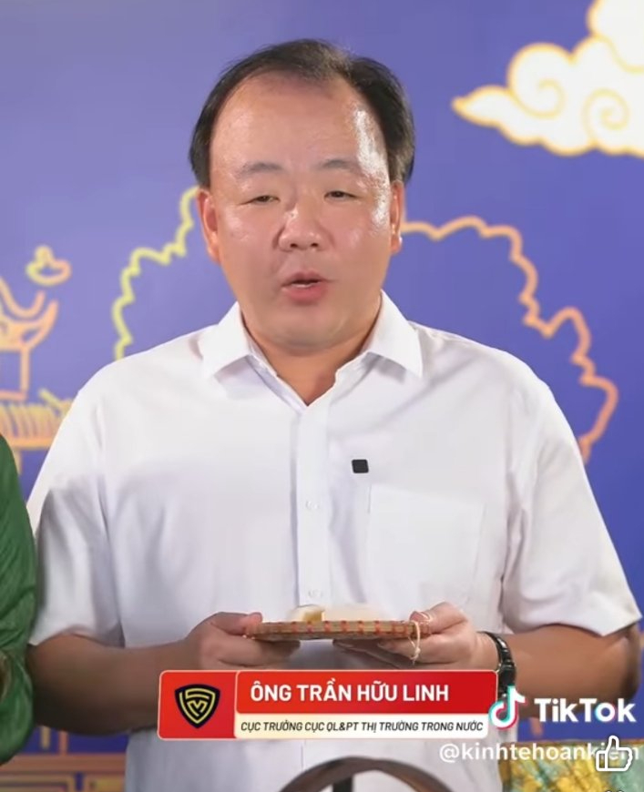 Cục trưởng livestream bán bánh trung thu - Ảnh 2.