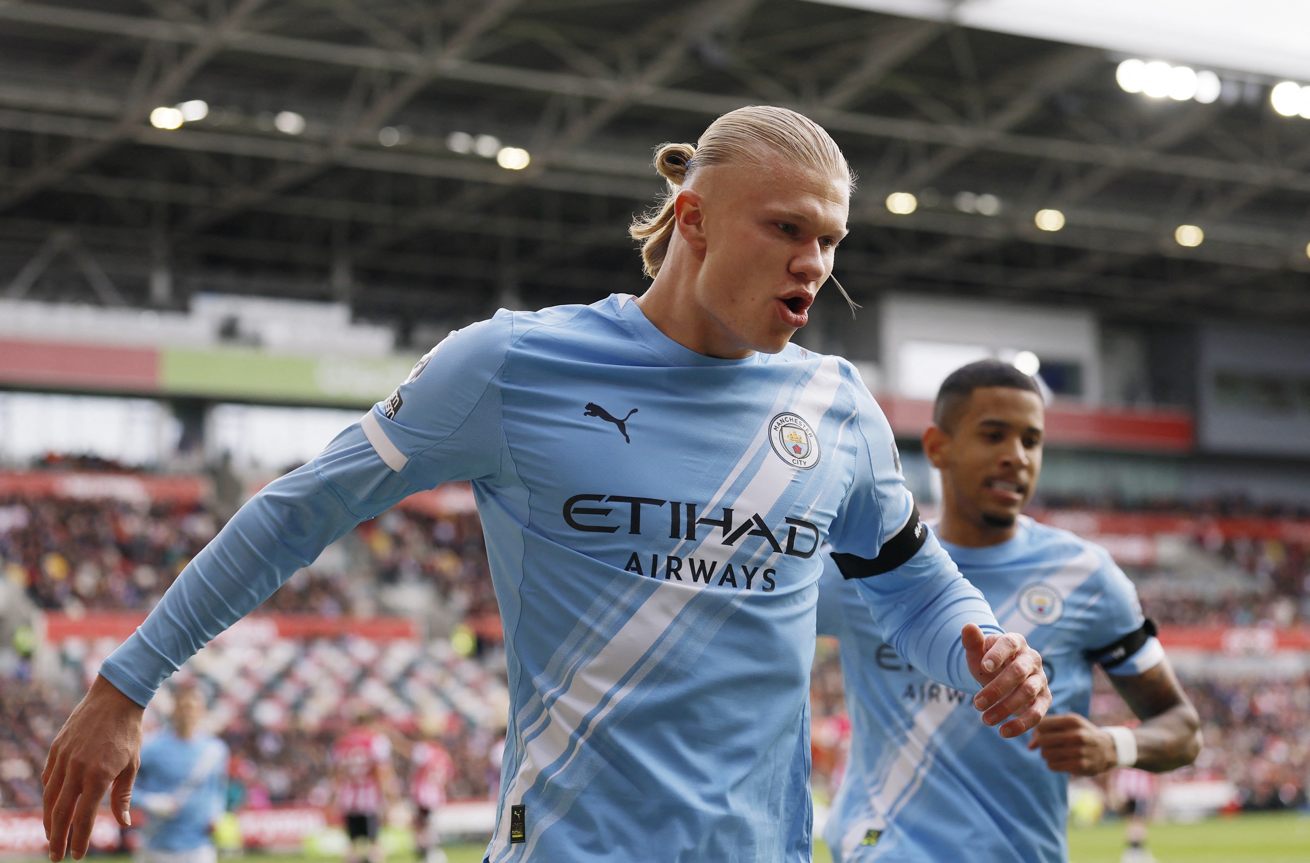 Haaland 'không thể tạm dừng' với bàn thắng thứ 16 trong 9 trận đưa Man City trở lại top 5 - Ảnh 1.