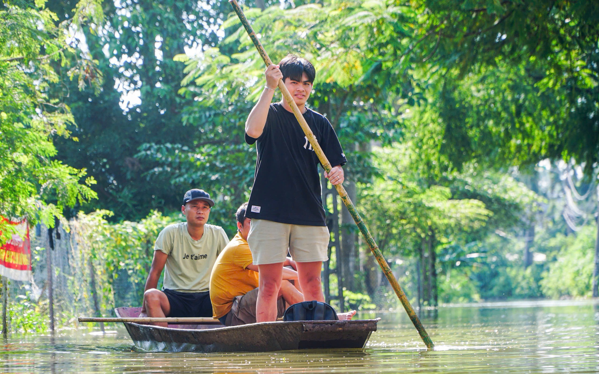 Schools in Hanoi switch to online learning due to storm Matmo - Ảnh 2.