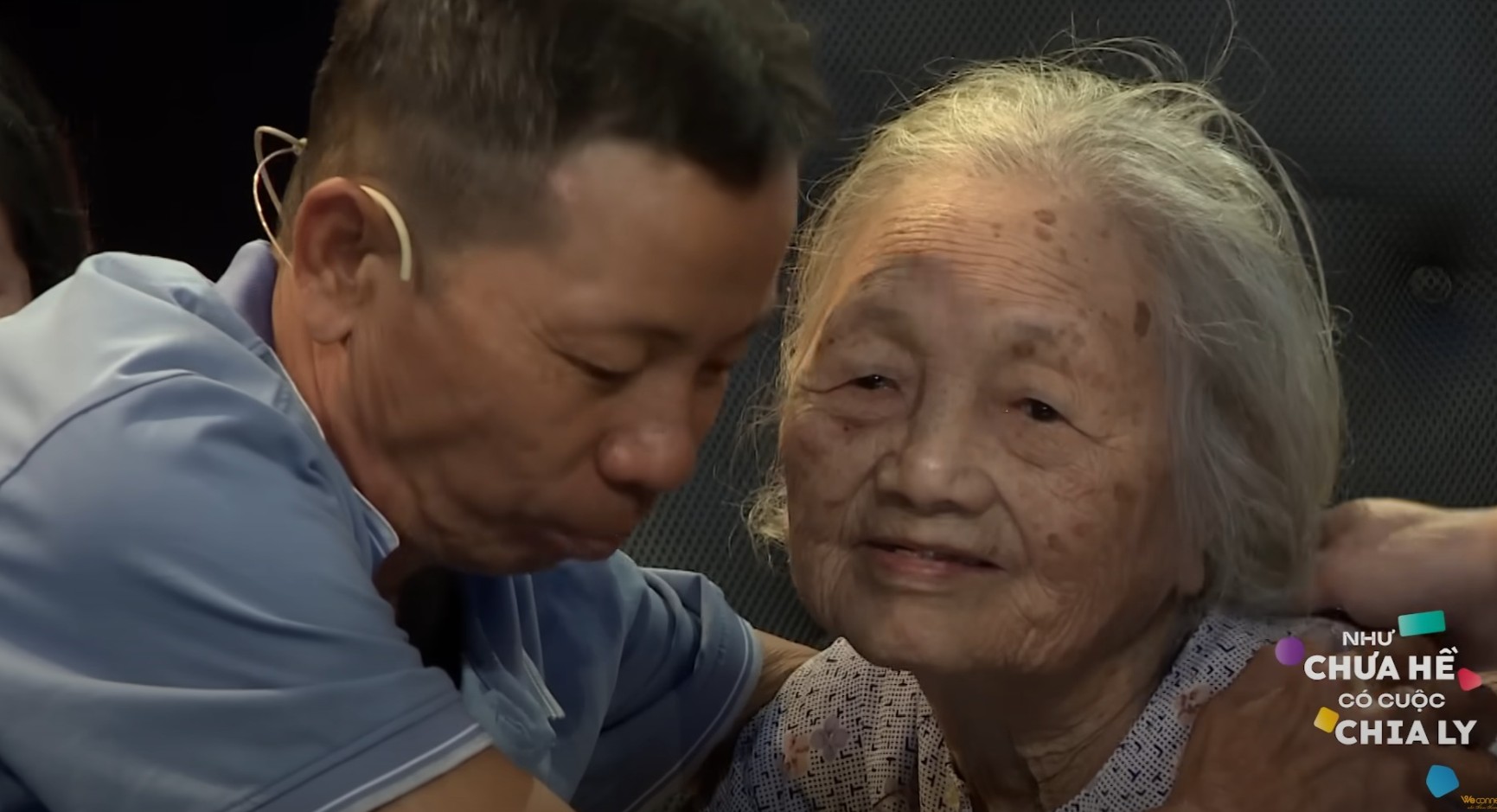 ដូចជាគ្មានការបែកគ្នា៖ ការជួបជុំបុណ្យពាក់កណ្ដាលសរទរដូវរបស់ Cu Ti ដែលបានបាត់បង់កាលពី ៥០ ឆ្នាំមុន - រូបថត ២. Như chưa hề có cuộc chia ly: Người mẹ già 93 tuổi tìm được Cu Tí đi lạc đêm Trung thu 1975 - Ảnh 2.