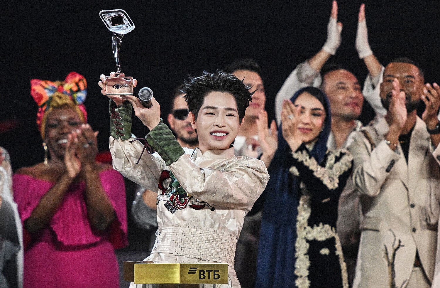 តារាចម្រៀងវ័យក្មេងវិនិយោគសម្រាប់រយៈពេលវែង - រូបថត ២. Đâu cần thị phi, AMEE, Phương Mỹ Chi, Bùi Công Nam, Đức Phúc vẫn đi đường dài - Ảnh 2.