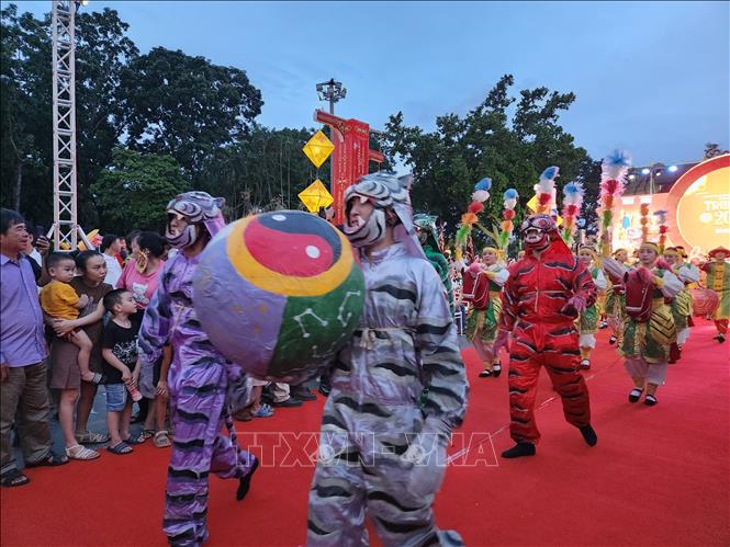 Khai mạc Ngày hội quảng diễn Lân - Sư - Rồng và rước đèn Trung thu - Ảnh 2.