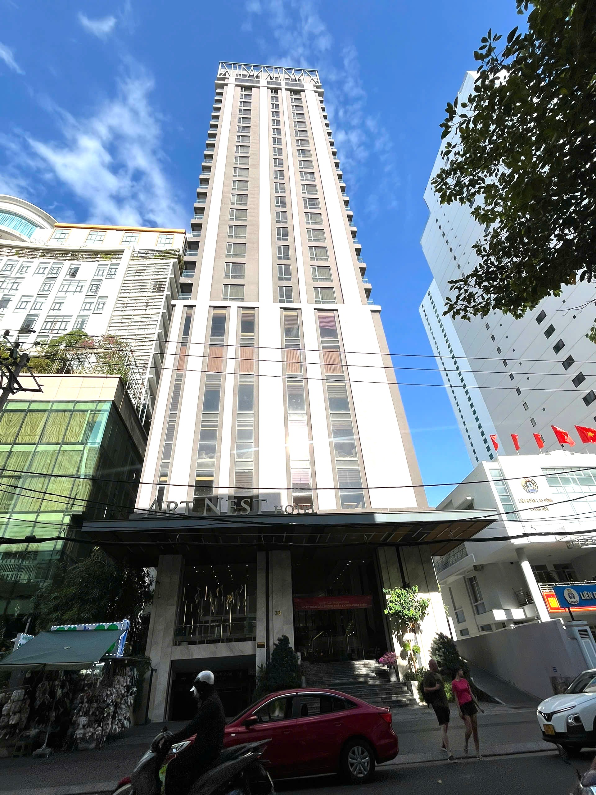 គណៈកម្មាធិការប្រជាជនខេត្ត Khanh Hoa (ចាស់) បានជួលដីដោយខុសច្បាប់ និងលក់ទ្រព្យសម្បត្តិលើដីដោយមិនមានការដេញថ្លៃ - រូបថត ២. UBND tỉnh Khánh Hòa (cũ) cho thuê đất sai, bán tài sản trên đất không qua đấu giá - Ảnh 2.