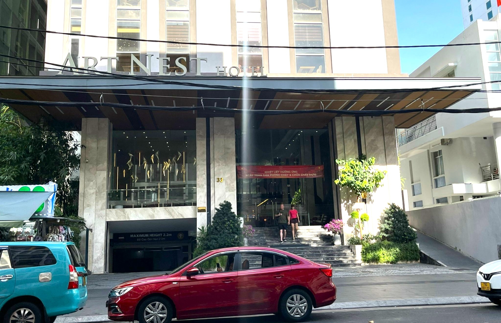 គណៈកម្មាធិការប្រជាជនខេត្ត Khanh Hoa (ចាស់) បានជួលដីដោយខុសច្បាប់ និងលក់ទ្រព្យសម្បត្តិលើដីដោយមិនមានការដេញថ្លៃ - រូបថត ១. UBND tỉnh Khánh Hòa (cũ) cho thuê đất sai, bán tài sản trên đất không qua đấu giá - Ảnh 1.