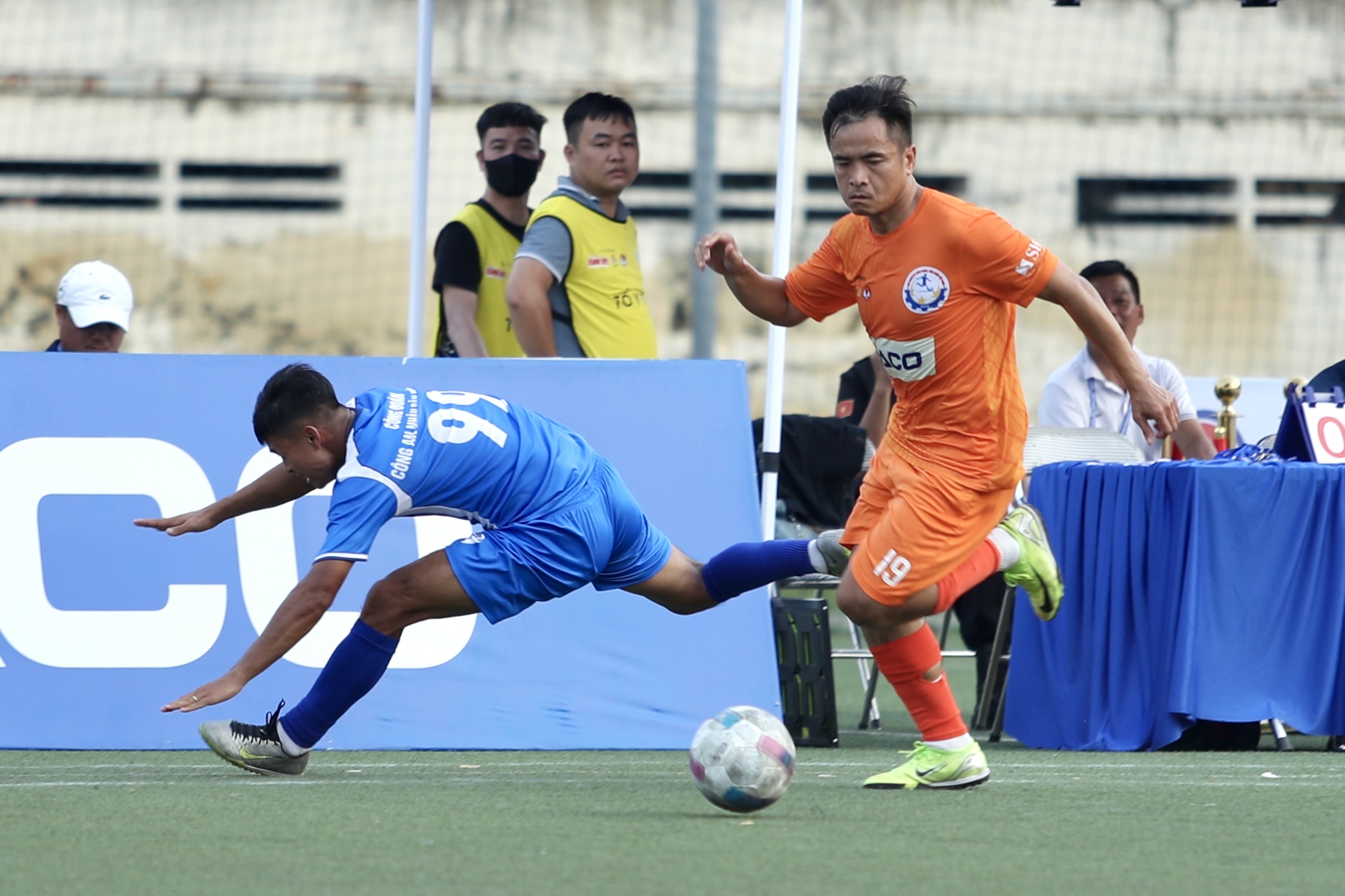 Khoảnh khắc đáng nhớ trận chung kết phía Bắc Giải bóng đá công nhân, viên chức Việt Nam 2025 - Ảnh 3.