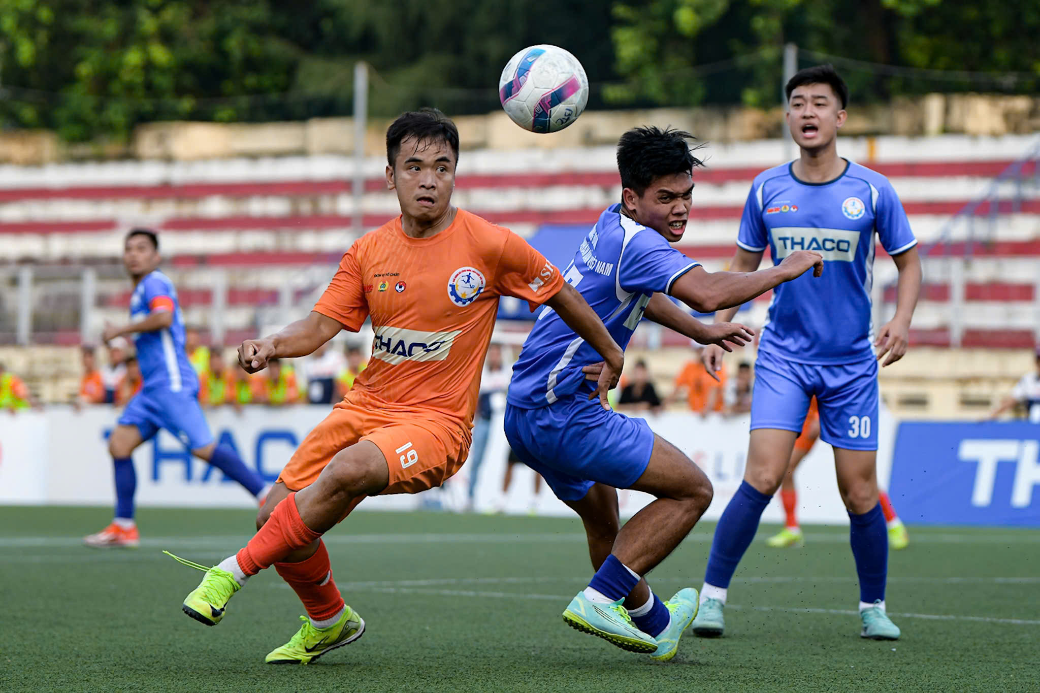 Nhậu trước khi đá bóng, hay đá bóng trước khi nhậu? - Ảnh 3.