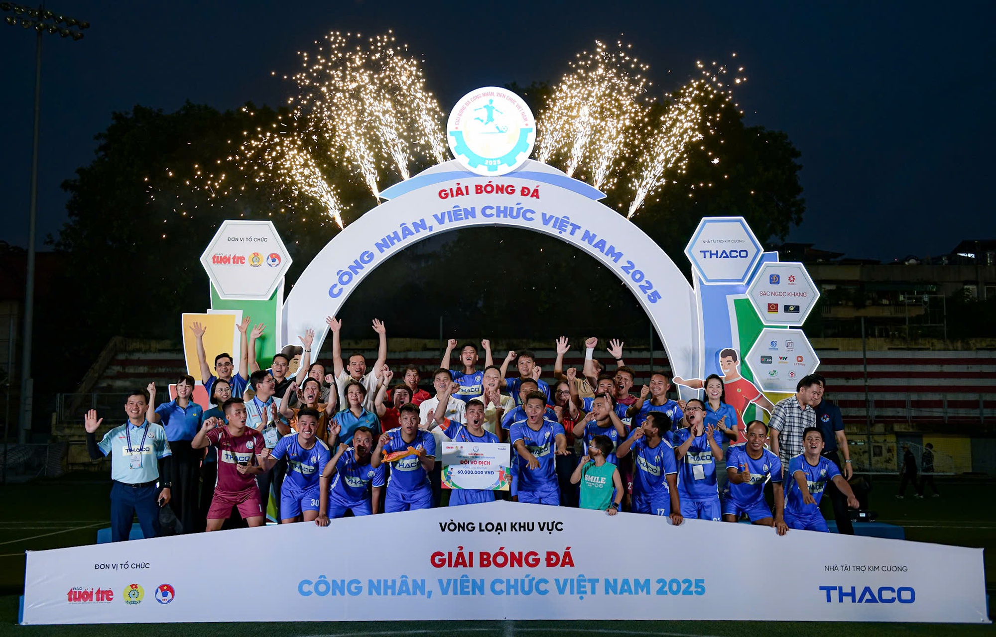 Khoảnh khắc đáng nhớ trận chung kết phía Bắc Giải bóng đá công nhân, viên chức Việt Nam 2025 - Ảnh 1.