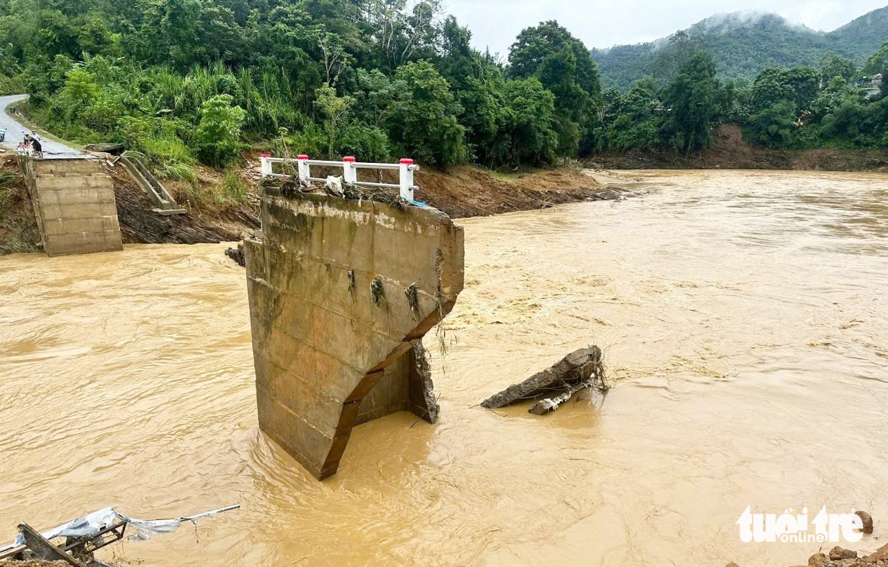 vượt lũ - Ảnh 1.