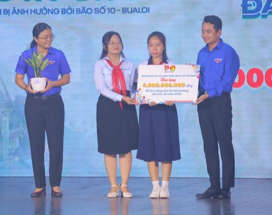 Triệu trái tim chung tay vì đồng bào bị ảnh hưởng bởi bão số 10- Ảnh 3.