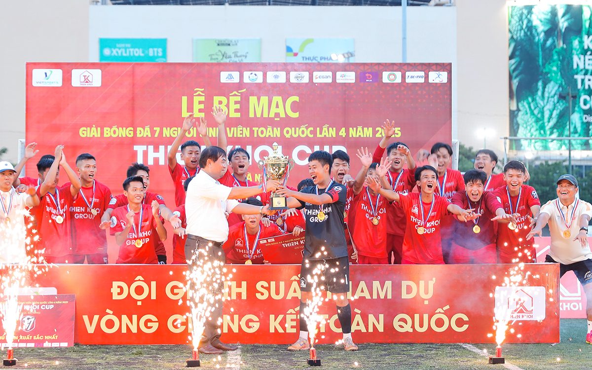Đội bóng đá Đại học Duy Tân vô địch SV7 Thiên Khôi Cup khu vực Đà Nẵng 2025 - Ảnh 1.