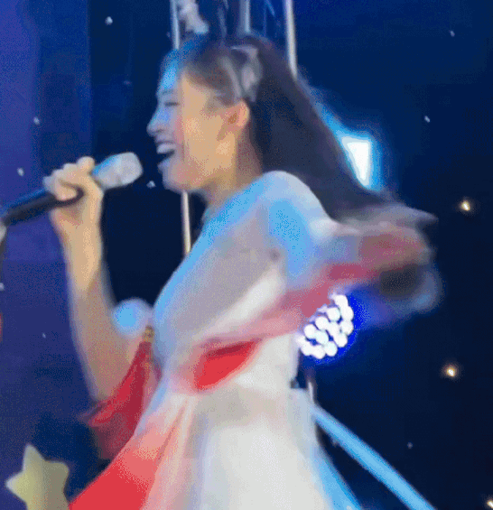 Hong Nhung លេងសុនខទទឹមសតវត្ស ទៀ វី លេងស្រីហង្ស ប៉ុន្តែសំឡេងនាងប្លែកណាស់ - រូបថត ៥. Trung thu - Ảnh 5.