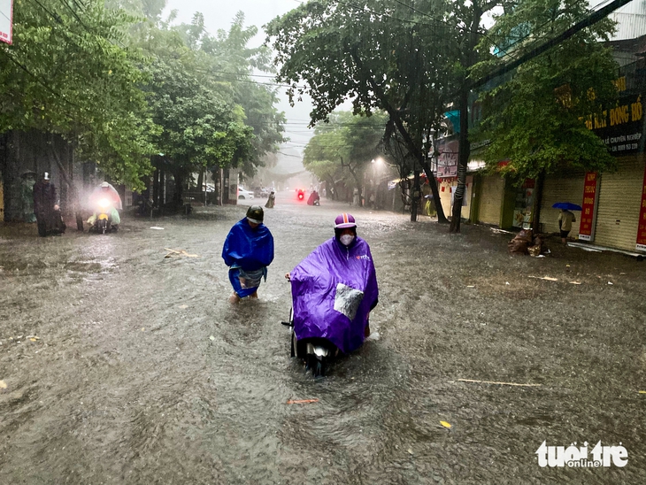 Hà Nội, Thái Nguyên mưa đặc biệt lớn, chiều nay vẫn còn mưa- Ảnh 1.