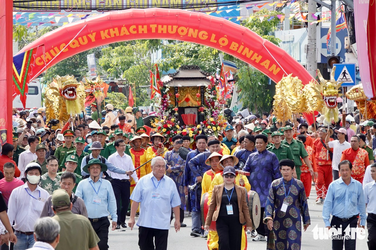 Nghinh Ông - Ảnh 1.