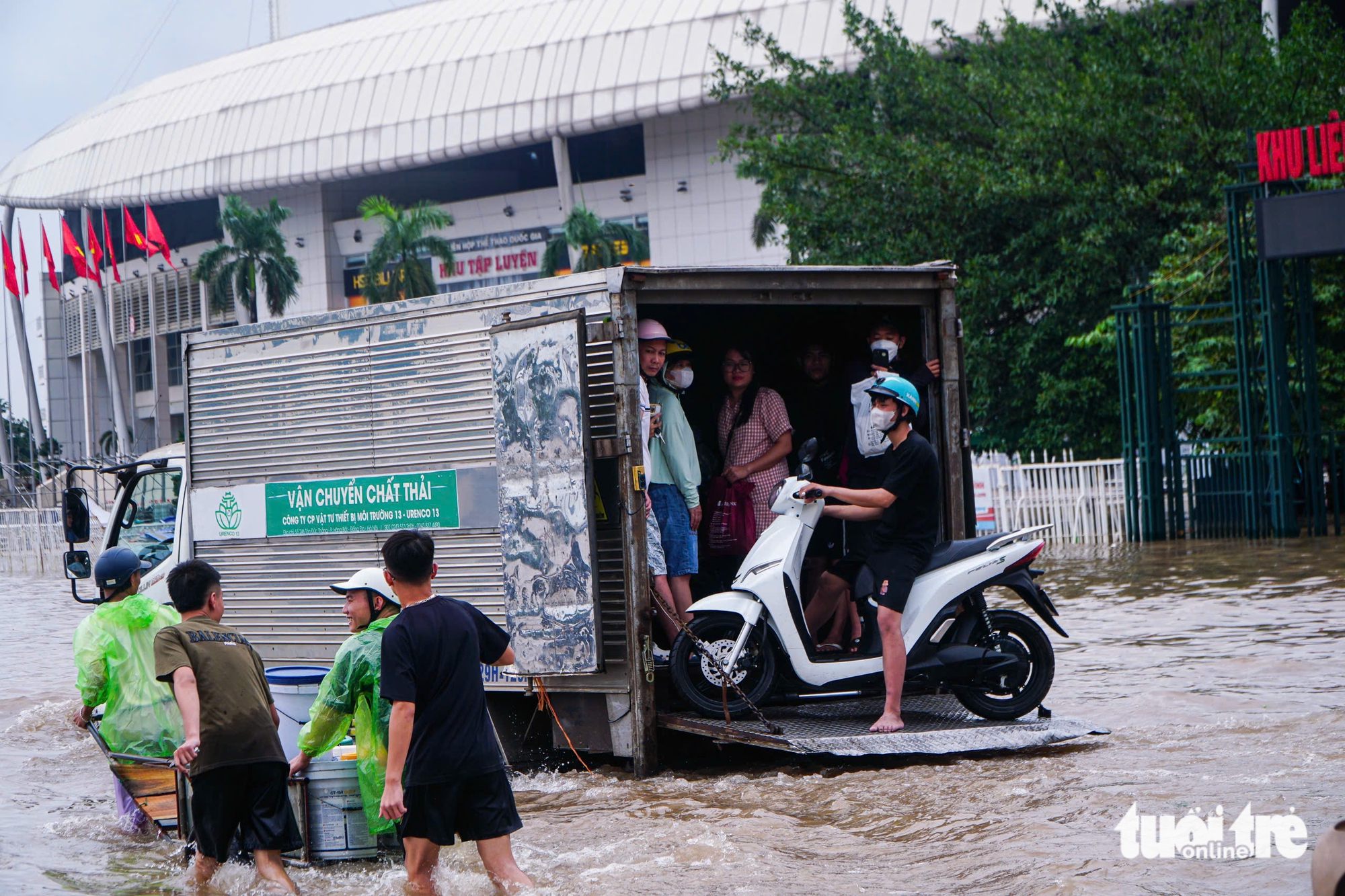 ngập sâu - Ảnh 6.