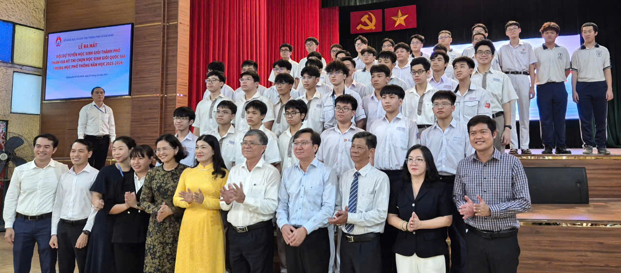 Nhiều học sinh trường 'thường' của TP.HCM vào đội tuyển học sinh giỏi quốc gia - Ảnh 1.
