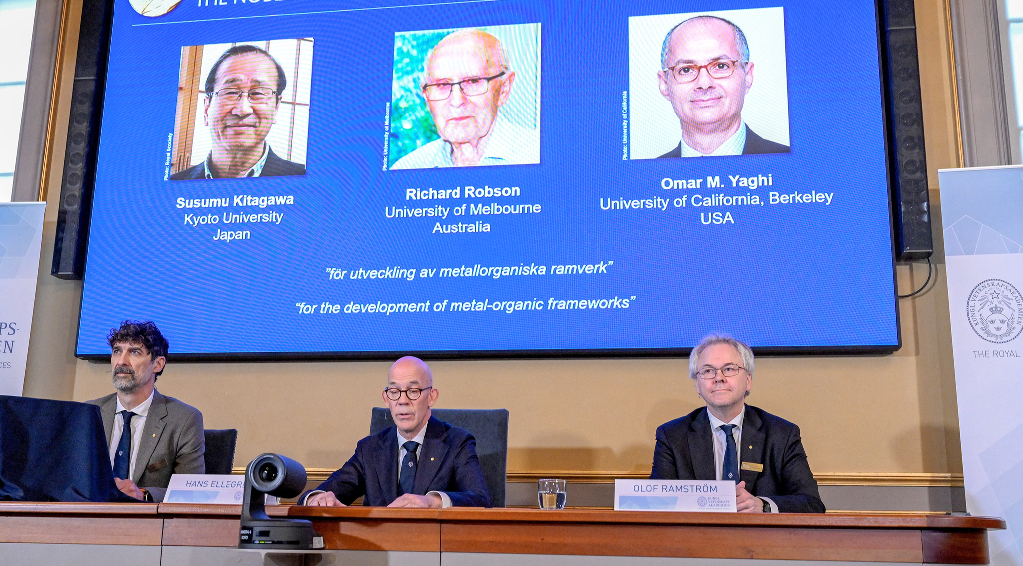 Nobel Hóa học 2025: Từ 'đồ chơi xếp hình' đến vật liệu thế kỷ - Ảnh 1. Nobel Hóa học 2025 - Ảnh 1.