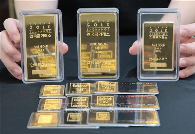 Tối nay, giá vàng thế giới bất ngờ rơi xuống dưới 4.000 USD/ounce - Ảnh 1.