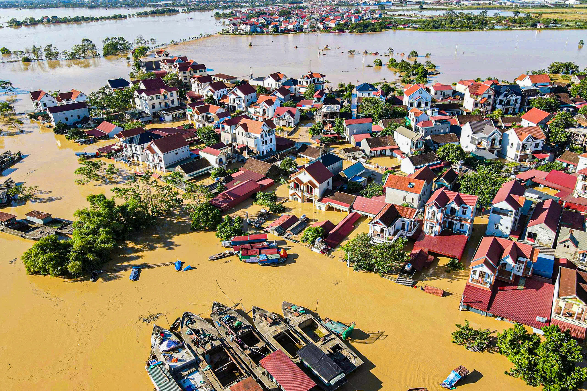 Theo chân bộ đội đi hộ đê cứu dân - Ảnh 7.