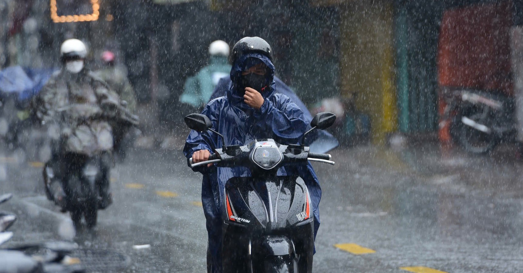 Thời tiết hôm nay 10-10: Quảng Trị trở vào Nam Bộ mưa to đến rất to, chủ yếu mưa chiều - Ảnh 2.