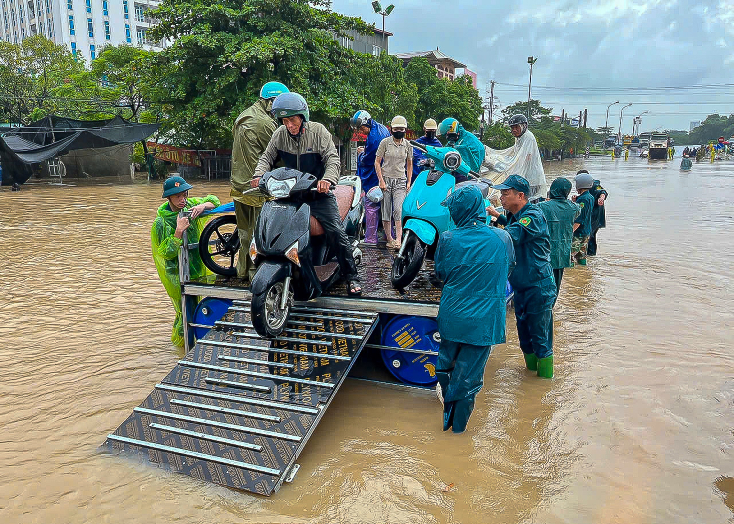 nước lũ - Ảnh 5.