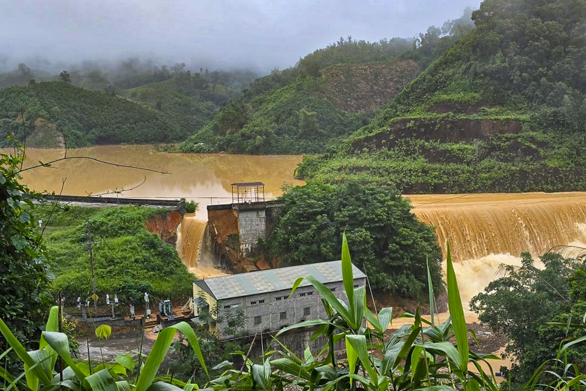 Quân đội và tỉnh Lạng Sơn khảo sát thực địa, tìm phương án xử lý triệt để sự cố vỡ đập thủy điện - Ảnh 2. lạng sơn - Ảnh 3.