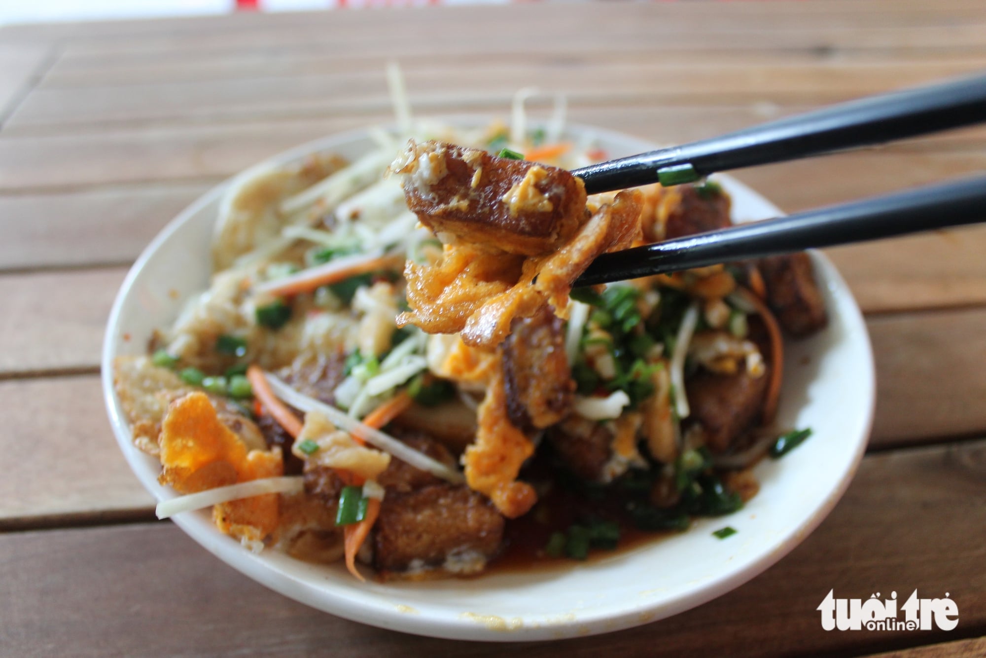 Ho Chi Minh City eatery captivates diners with Guangdong-style crispy fried rice - Ảnh 3. Ho Chi Minh City eatery captivates diners with Guangdong-style crispy fried rice - Ảnh 3.