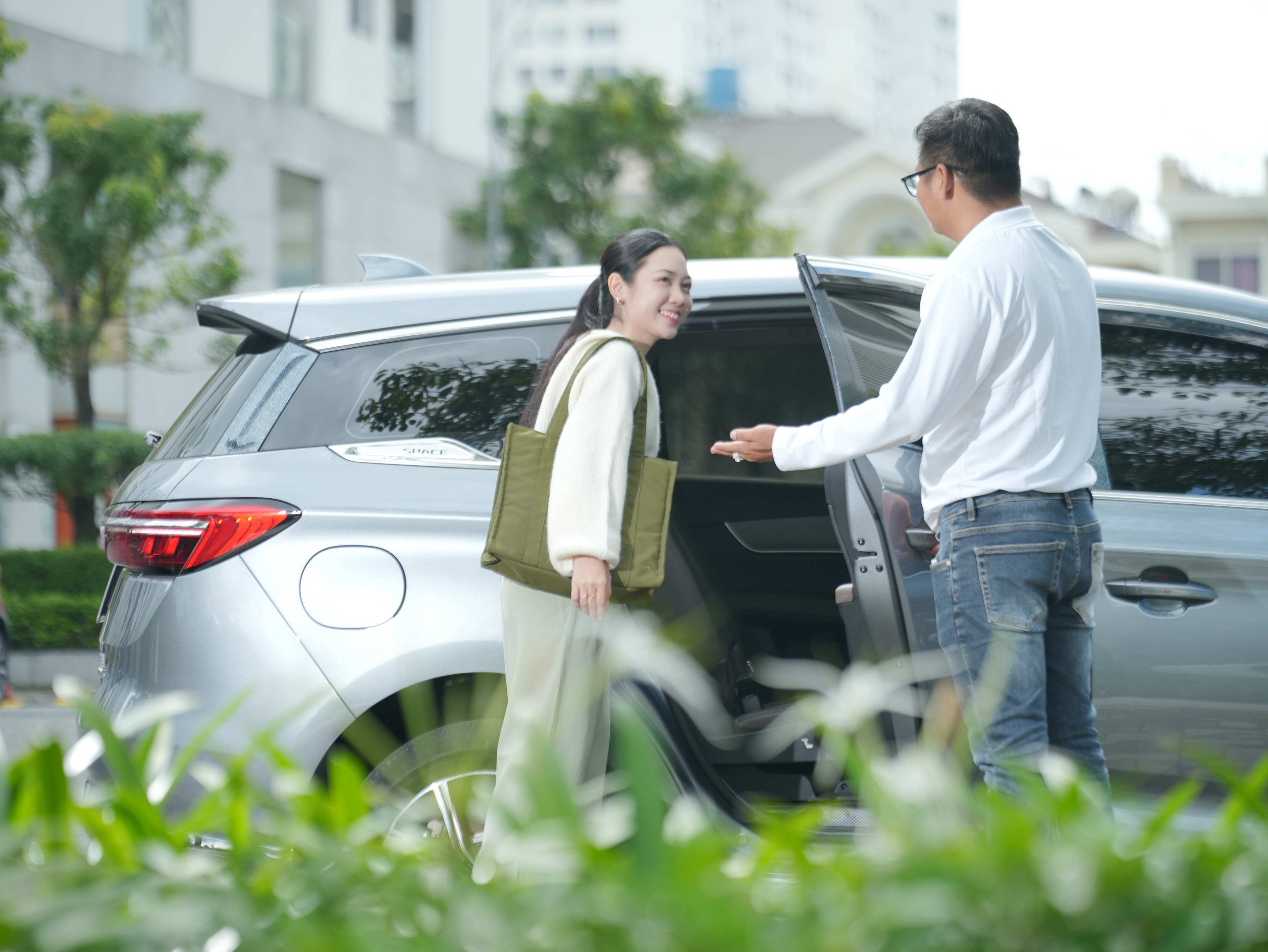 Grab thử nghiệm dịch vụ GrabCar Xe Điện - Ảnh 1.
