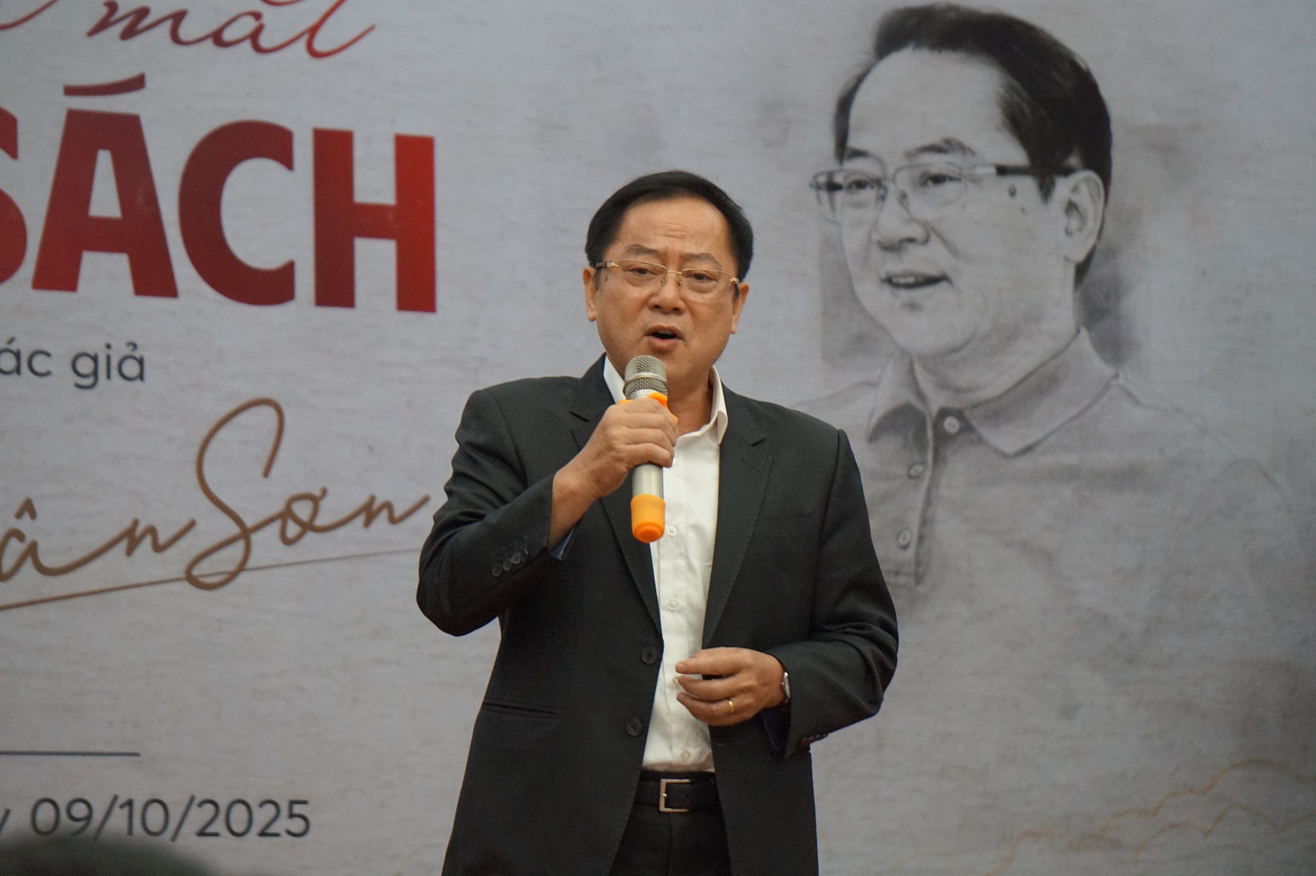 Nhà báo Lê Xuân Sơn: tài hèn mà dấn thân vào văn chương rồi cũng thân tàn ma dại - Ảnh 1. Lê Xuân Sơn - Ảnh 1.