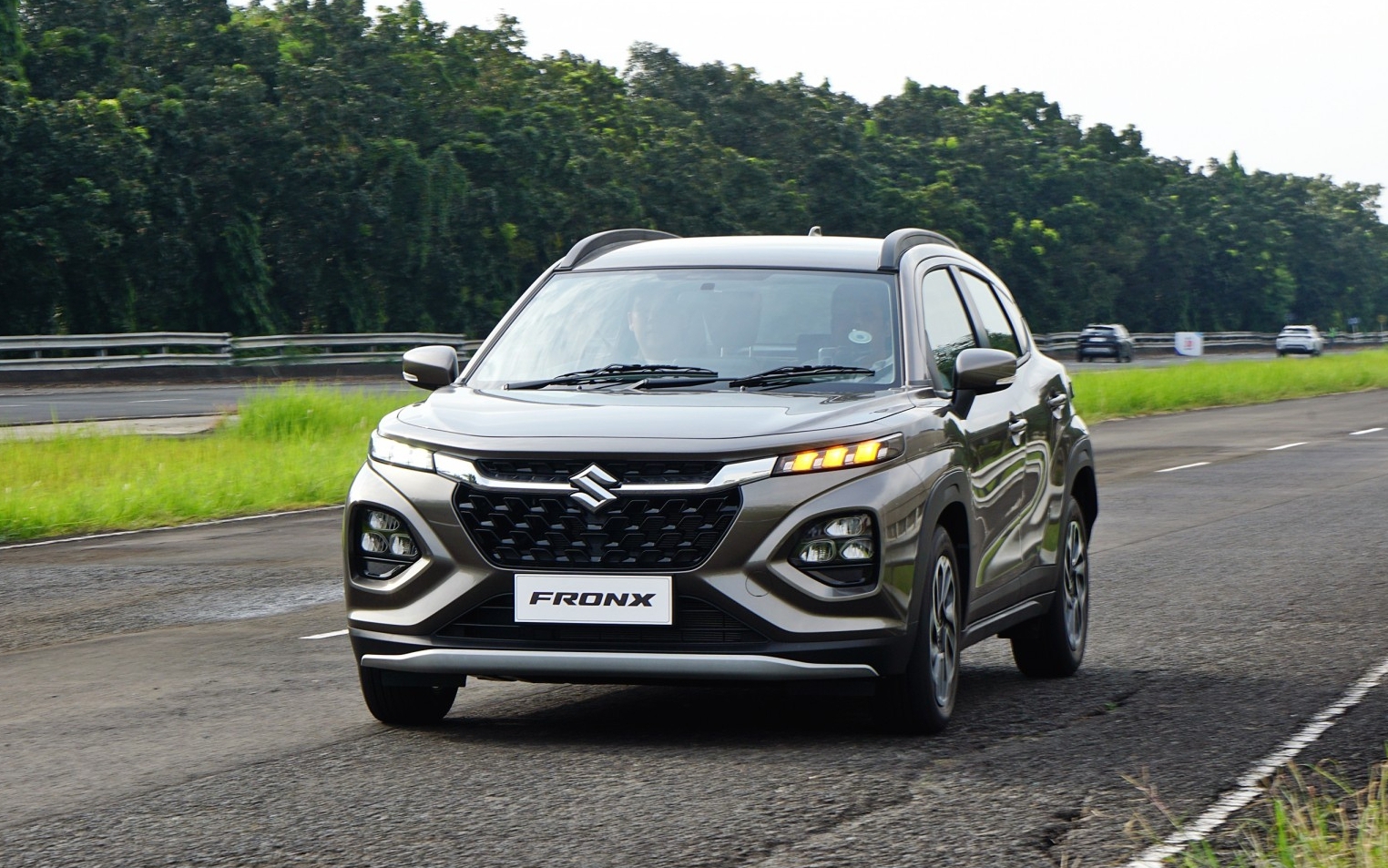 Suzuki Fronx có bản chịu được xăng sinh học 'liều cao', về Việt Nam sẽ chạy E10 'phà phà' - Ảnh 8.