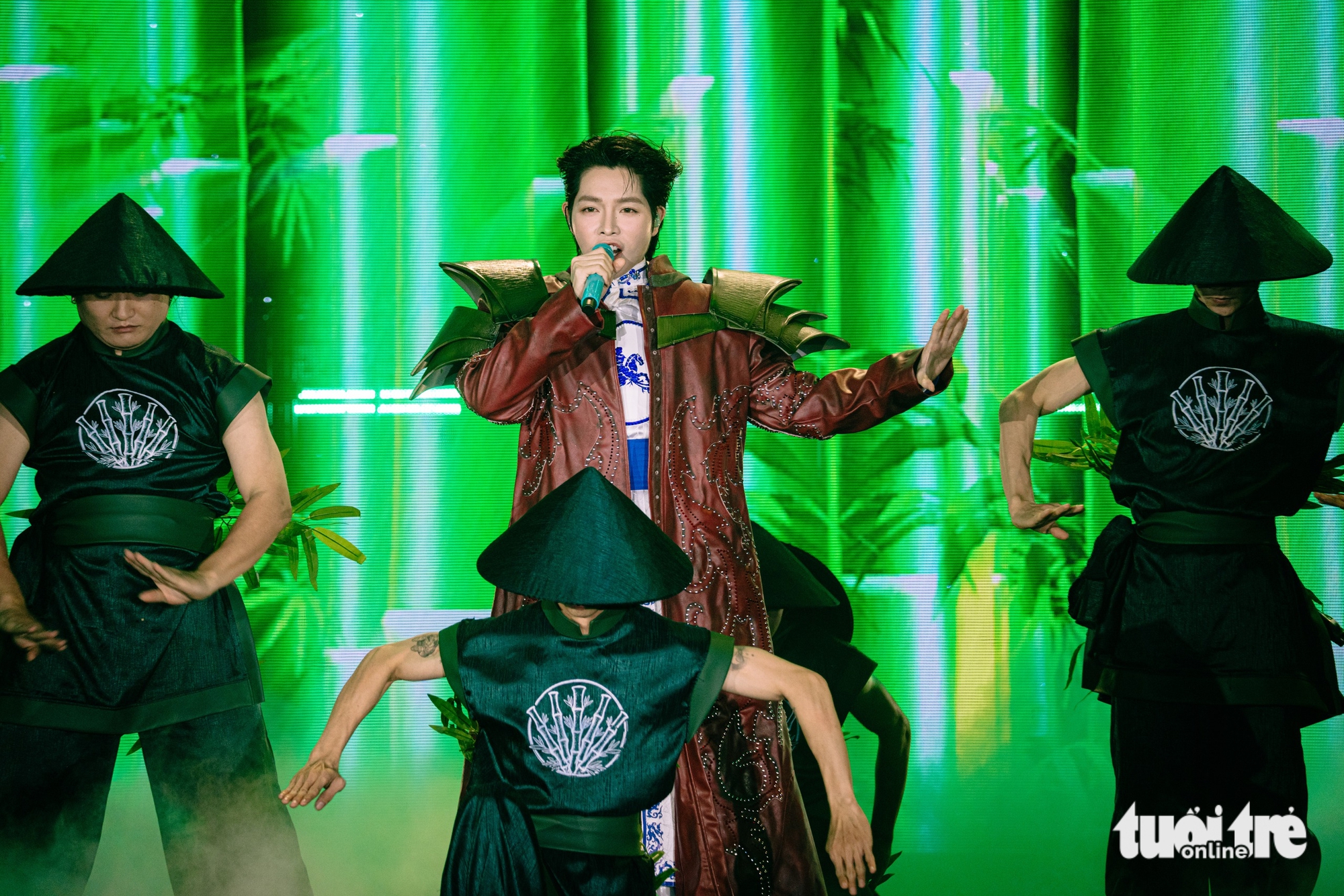 Đức Phúc tái hiện tiết mục chung kết Intervision, hát cùng Sooyoung trong đêm nhạc ASEAN - Hàn Quốc - Ảnh 1. Đức Phúc tái hiện Intervision, hát cùng Sooyoung trong đêm nhạc ASEAN - Hàn Quốc - Ảnh 1.