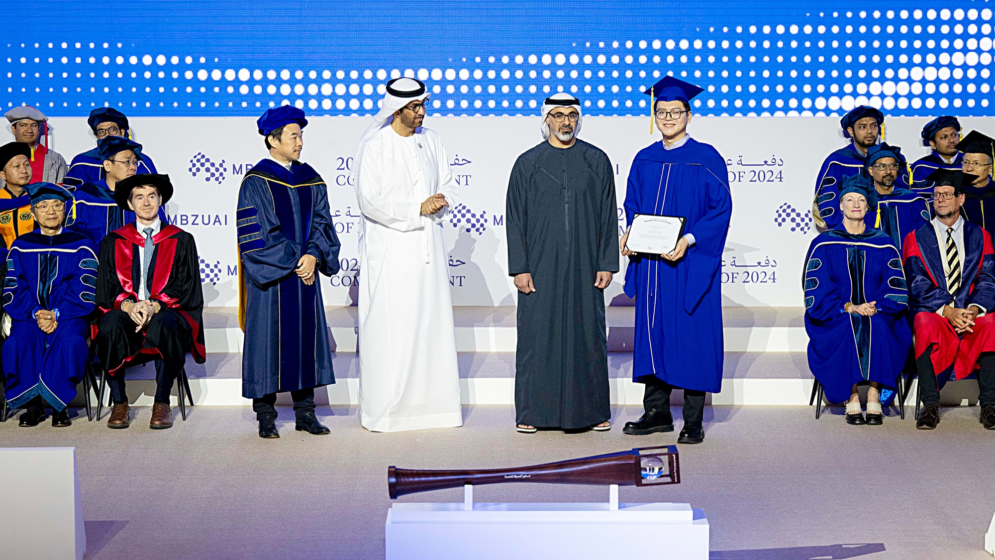 Sinh viên Việt tại đại học trí tuệ nhân tạo đầu tiên trên thế giới - Ảnh 1.