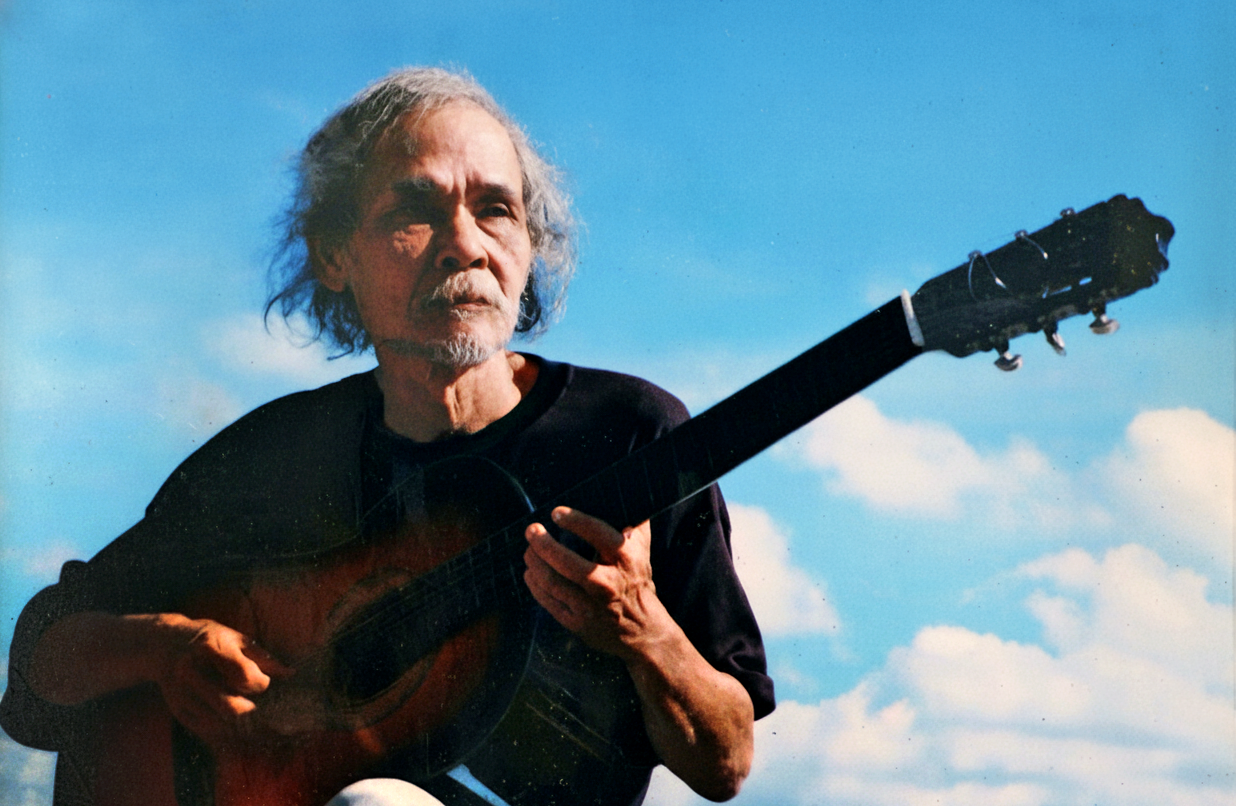 Tiễn biệt thi sĩ ‘Hoàng tử bé’ Nguyễn Quang Tấn - Ảnh 1.