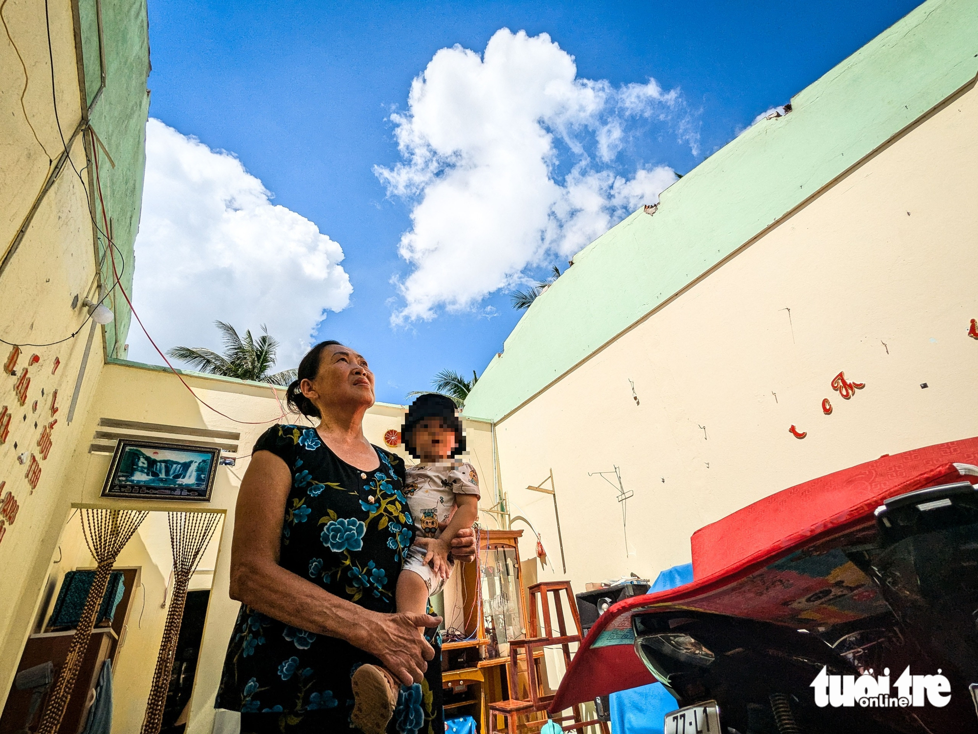 Leprosy village in south-central Vietnam devastated by storm Kalmaegi - Ảnh 1.
