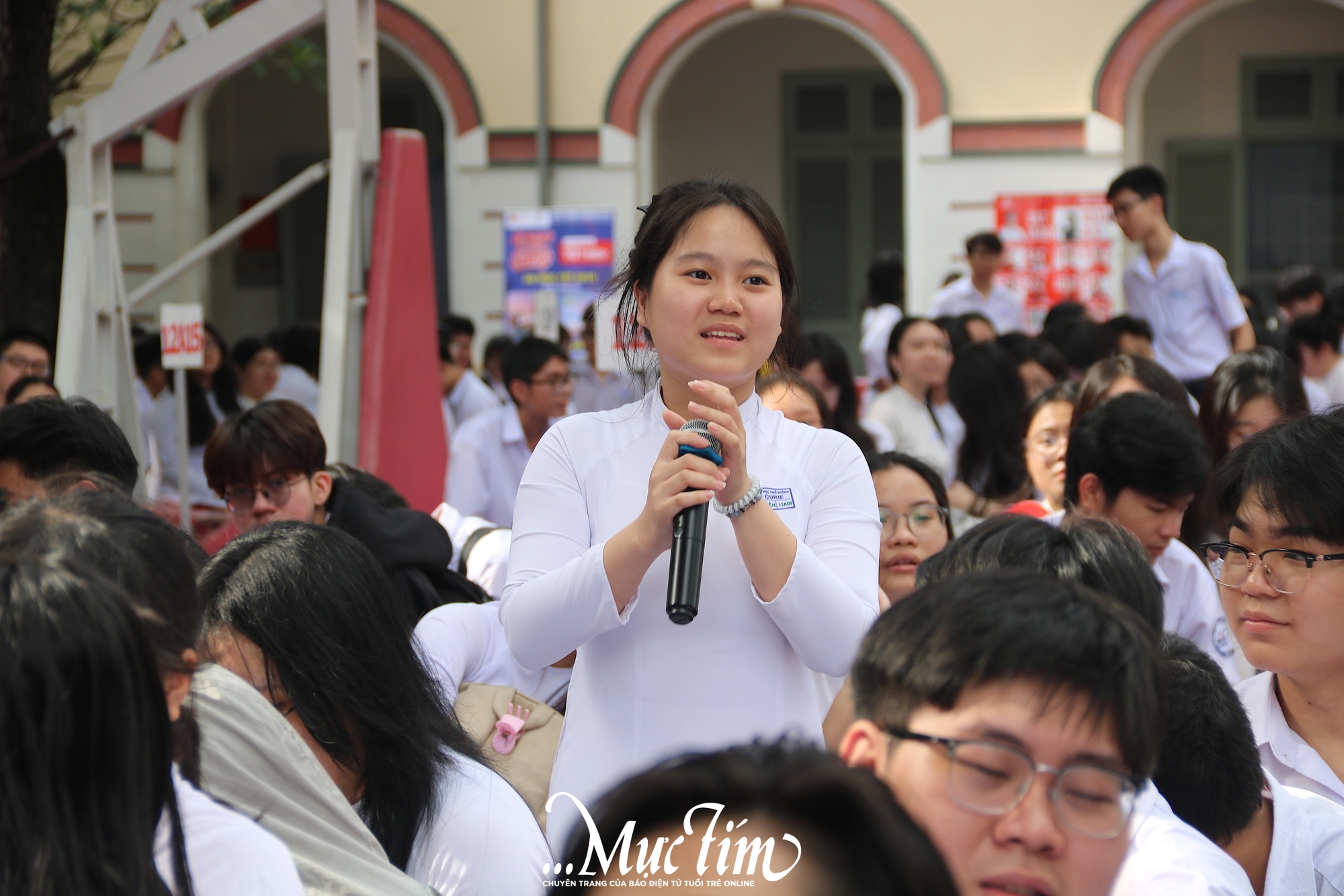 Teen Trường THPT Marie Curie tranh tài hùng biện tiếng Anh- Ảnh 7. Teen Trường THPT Marie Curie tranh tài hùng biện tiếng Anh- Ảnh 7.