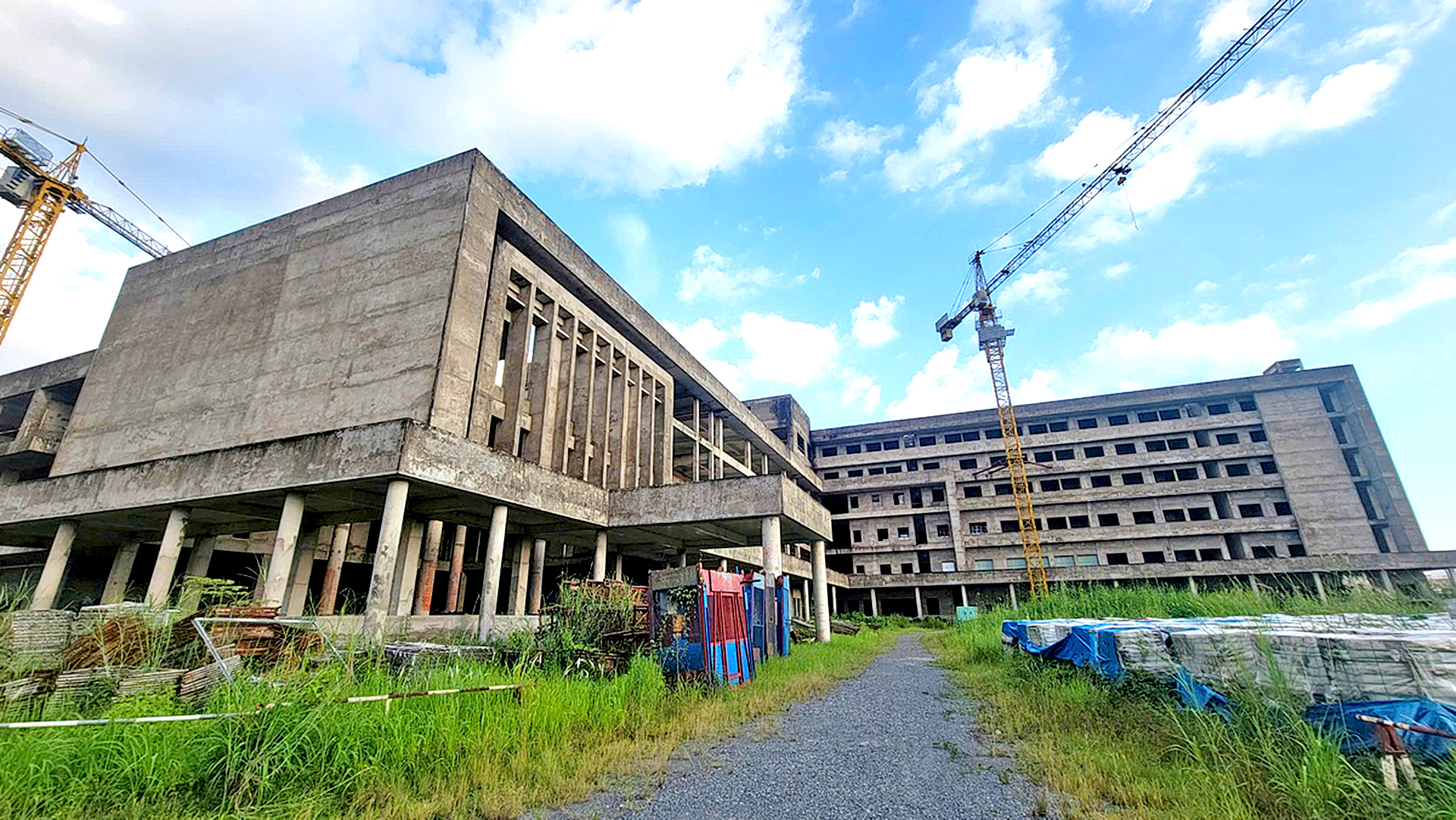 Nhìn từ chuyện bệnh viện 'đắp chiếu' - Ảnh 1.