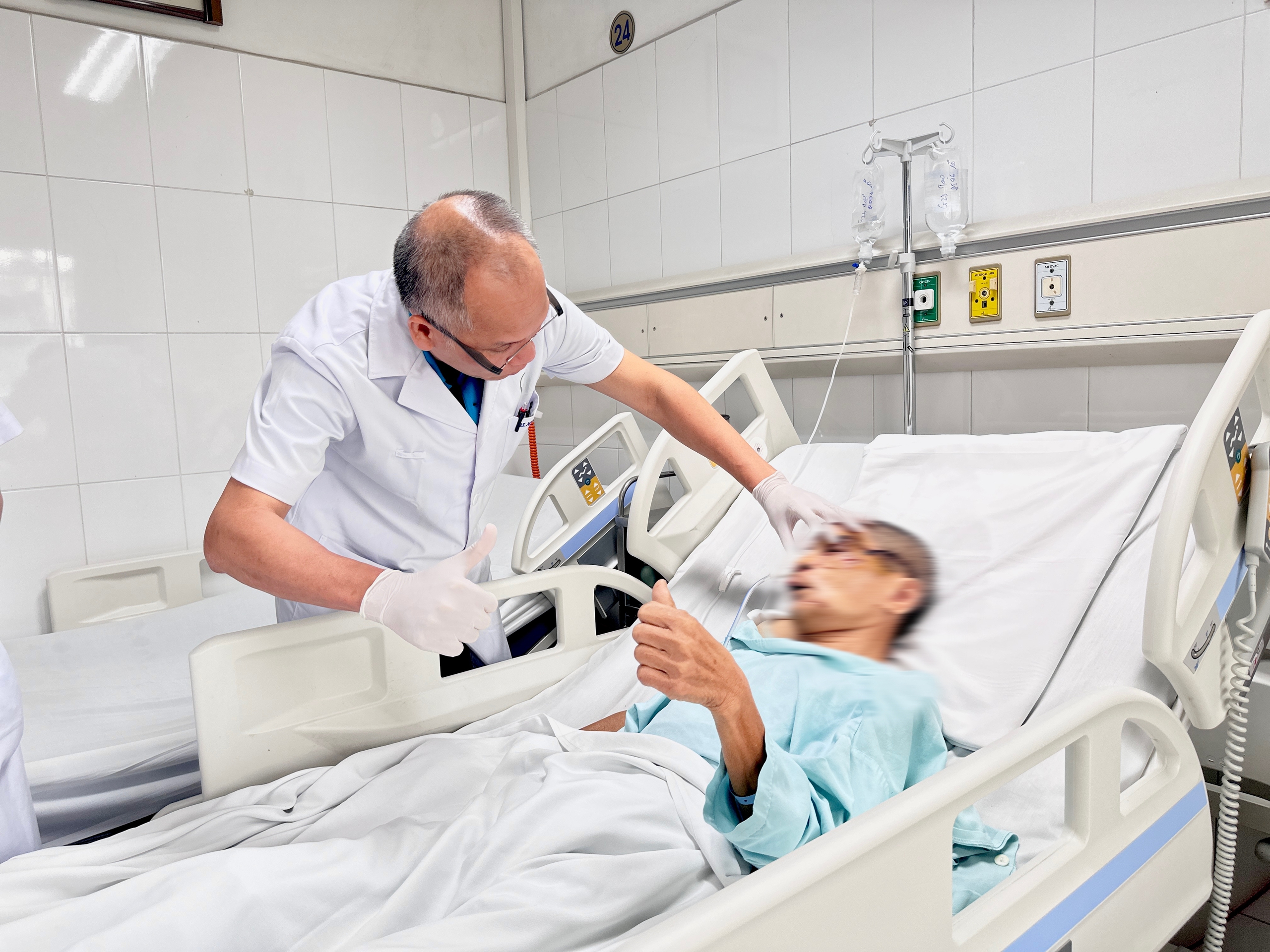 thang máy - Ảnh 1.