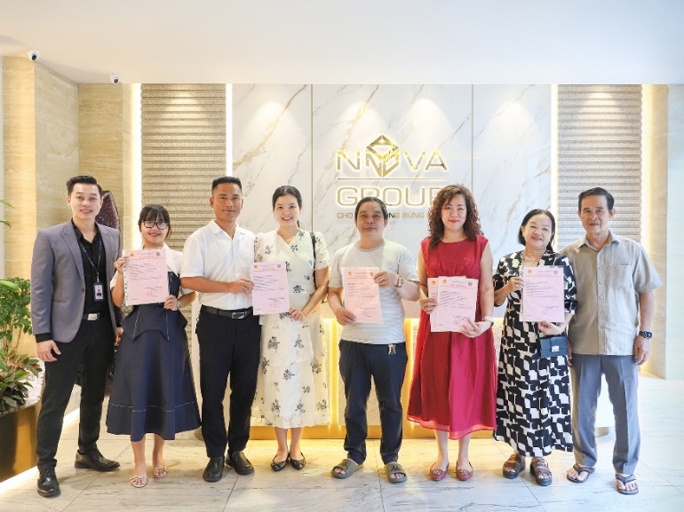 Novaland tăng tốc bàn giao hơn 550 sổ hồng cho cư dân The Sun Avenue - Ảnh 1.