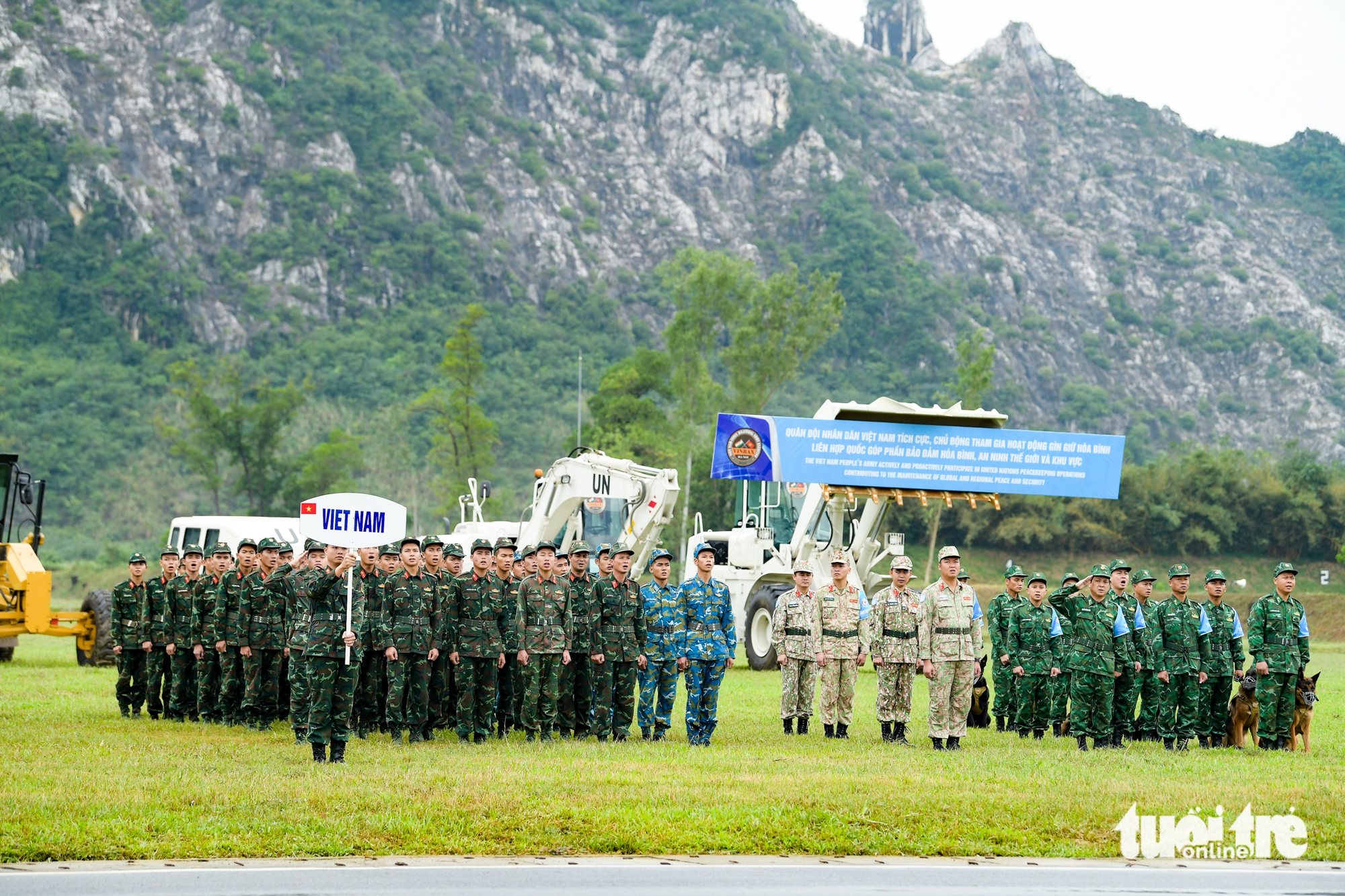 Vietnam, India launch 2025 joint UN peacekeeping exercise- Ảnh 5.