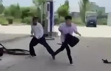 bạo lực học đường - Ảnh 1.