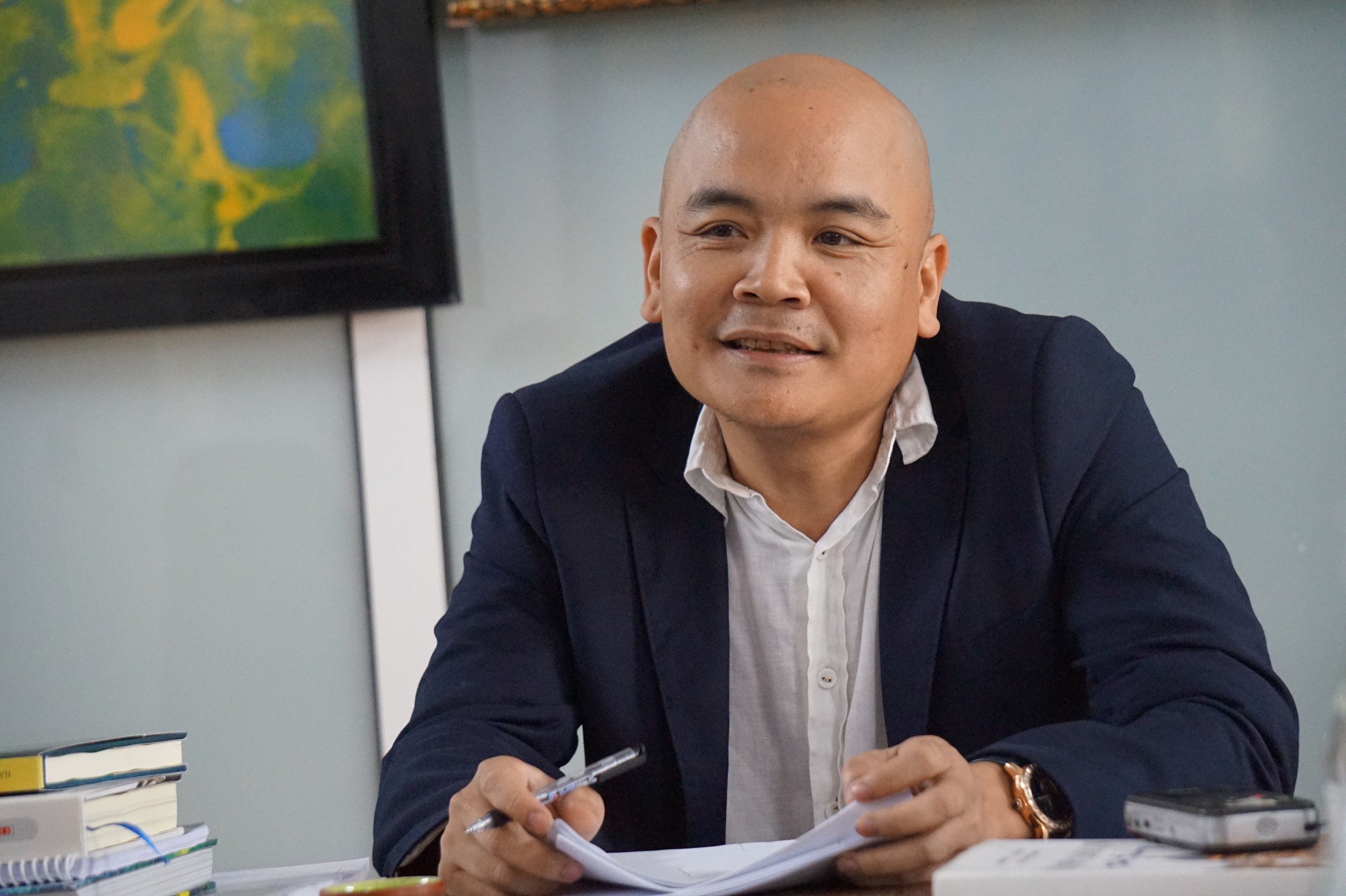 Hà Huy Thanh trở lại với cuốn sách về tình thương trong thời đại AI - Ảnh 1. Hà Huy Thanh - Ảnh 1.