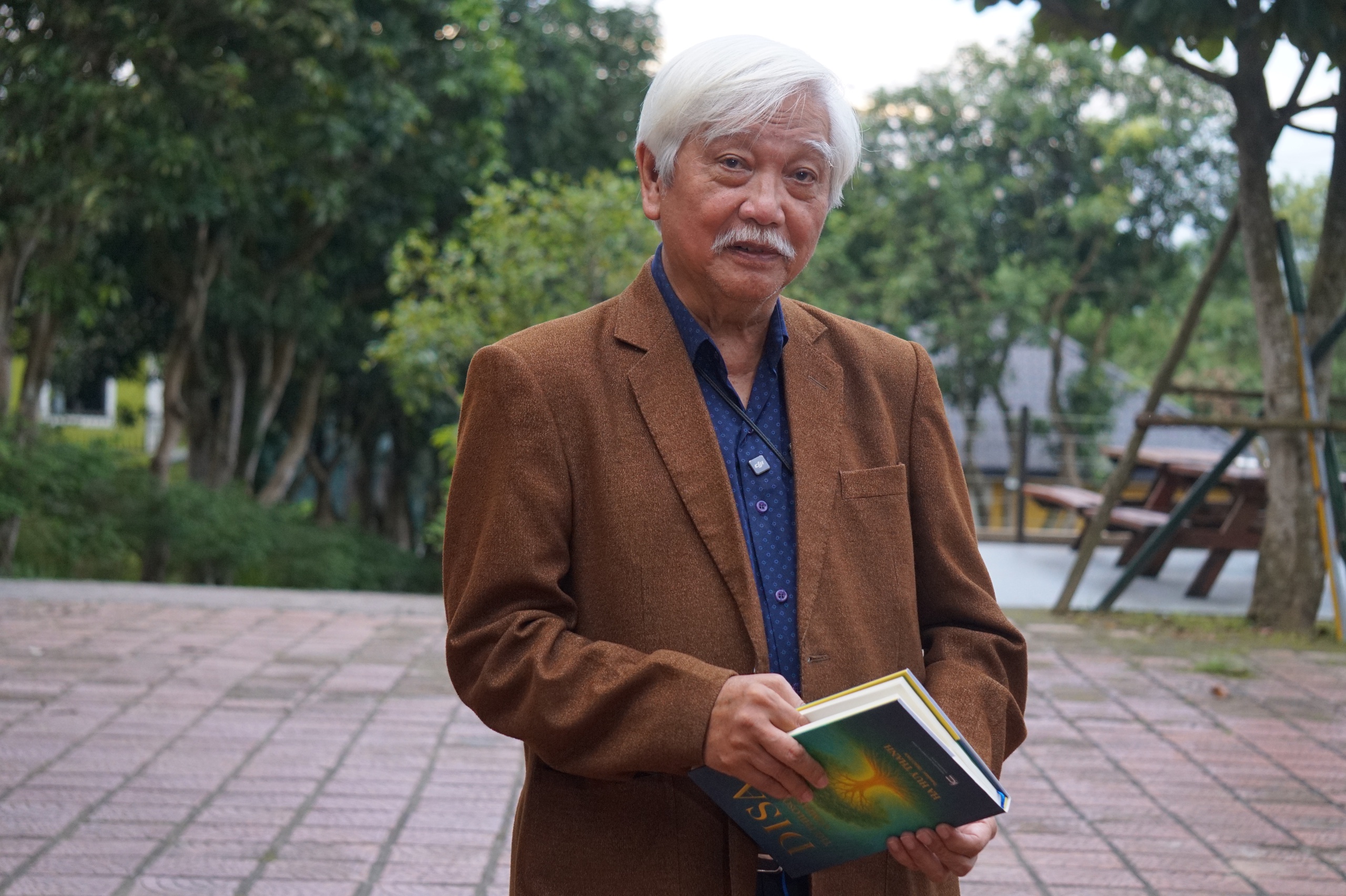 Hà Huy Thanh trở lại với cuốn sách về tình thương trong thời đại AI - Ảnh 3. Hà Huy Thanh trở lại với cuốn sách về tình thương trong thời đại AI - Ảnh 3.