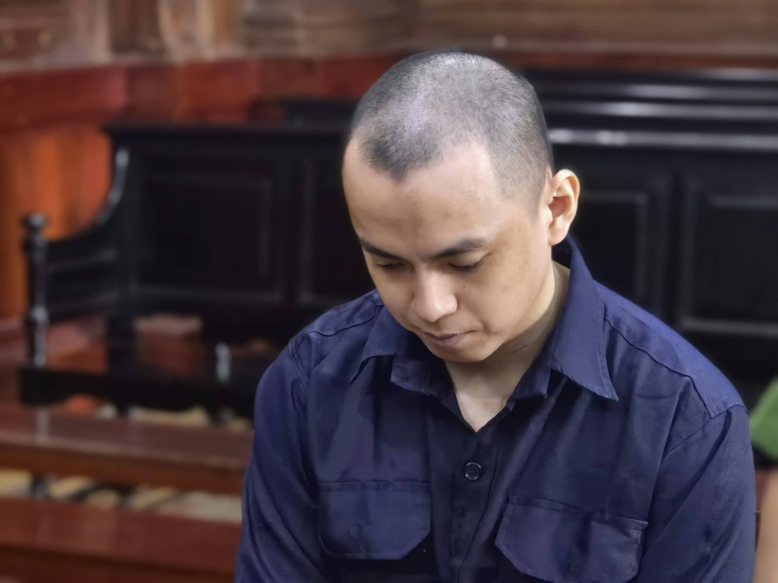 Nhân viên ngân hàng làm khống giấy nhận nợ, rút 5 tỉ của khách hàng, lãnh 16 năm tù - Ảnh 1.