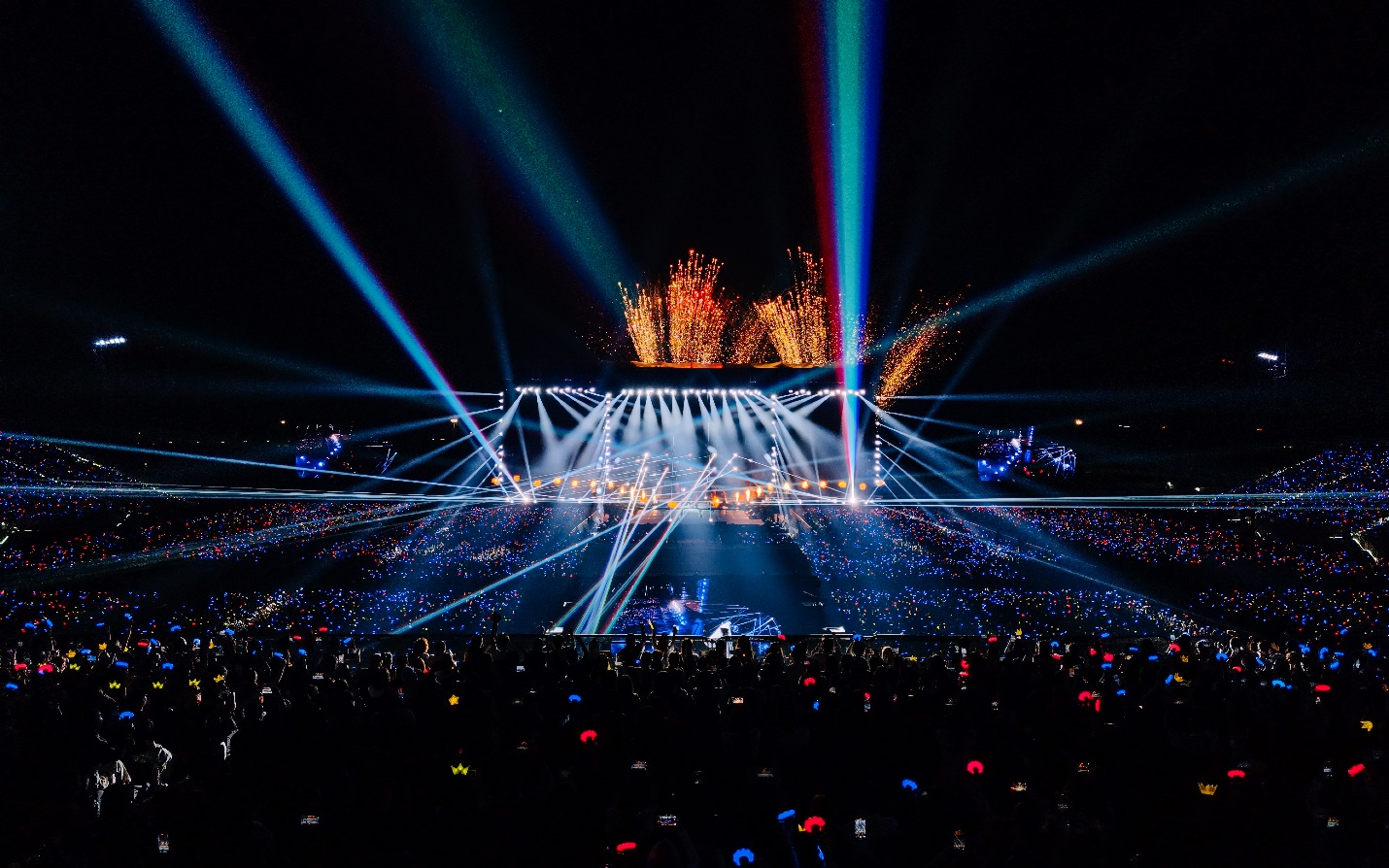 Concert G-DRAGON tại Hà Nội: Show quốc tế có lượng khán giả lớn nhất Việt Nam - Ảnh 1.