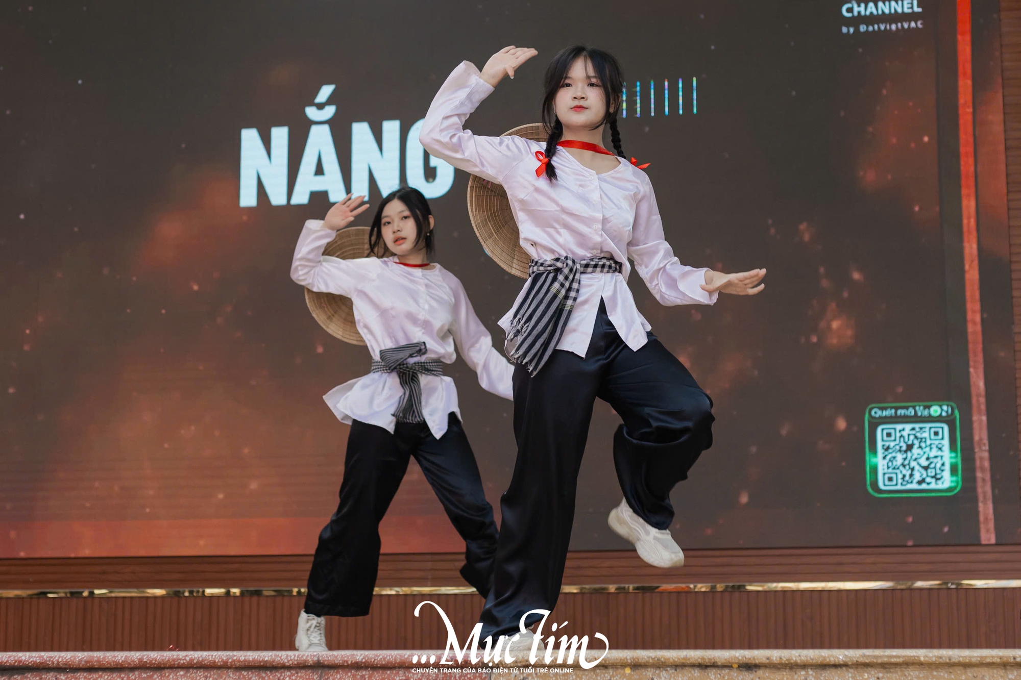 Teen Trường THPT Nguyễn Hữu Huân kể chuyện văn hóa, lịch sử tại văn nghệ tri ân - Ảnh 8.