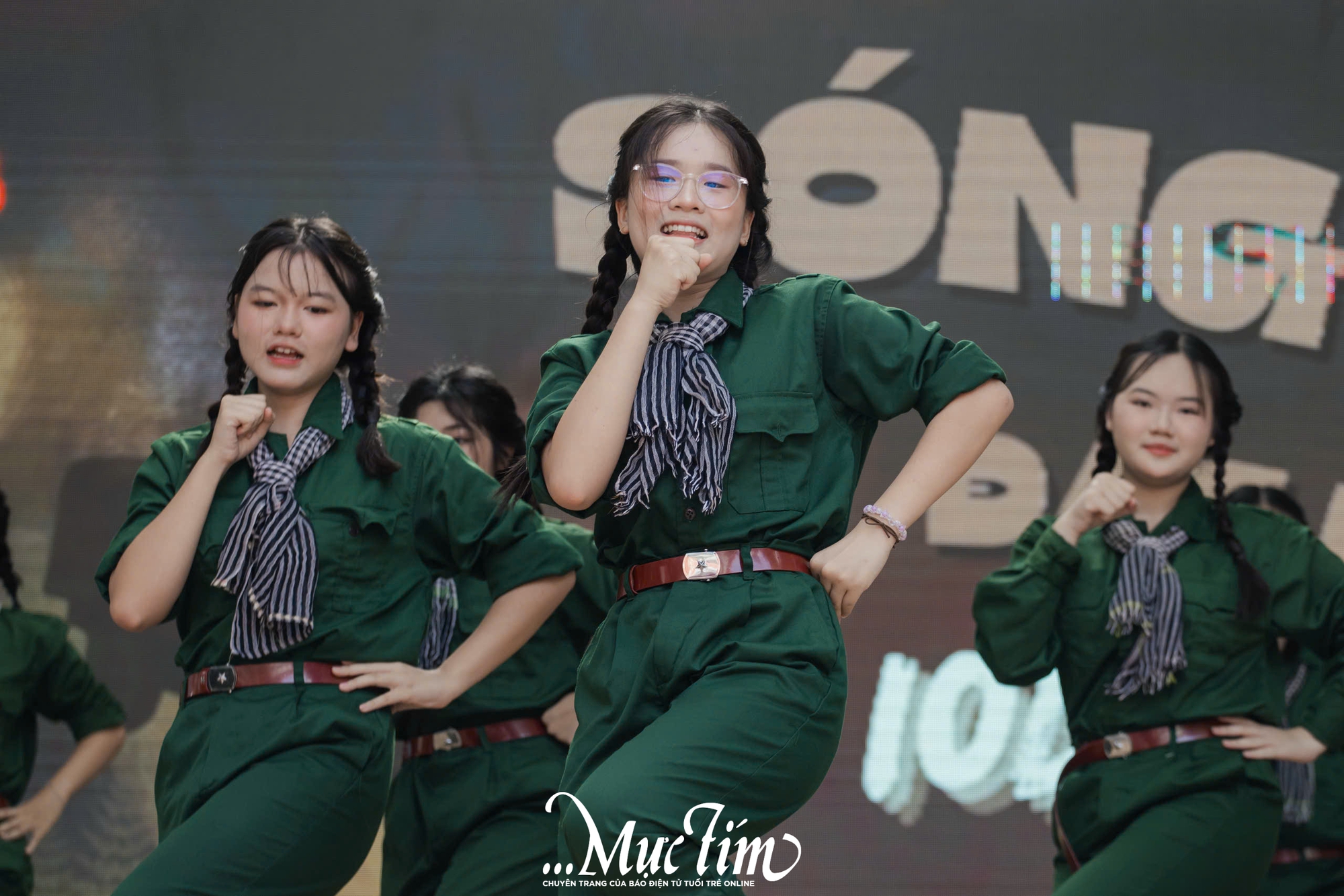 Teen Trường THPT Nguyễn Hữu Huân kể chuyện văn hóa, lịch sử tại văn nghệ tri ân - Ảnh 12.