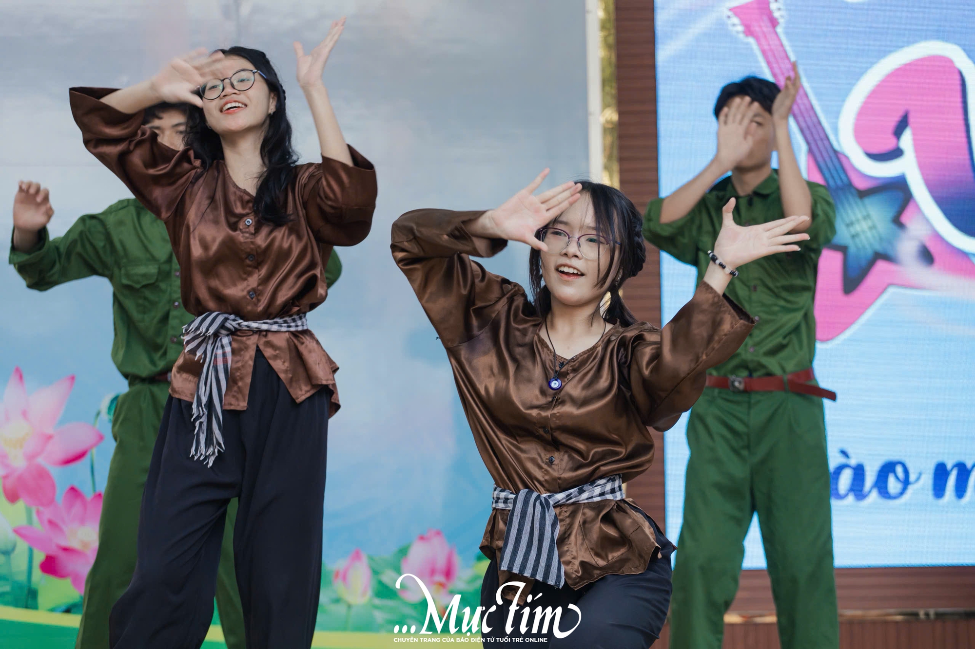 Teen Trường THPT Nguyễn Hữu Huân kể chuyện văn hóa, lịch sử tại văn nghệ tri ân - Ảnh 18.