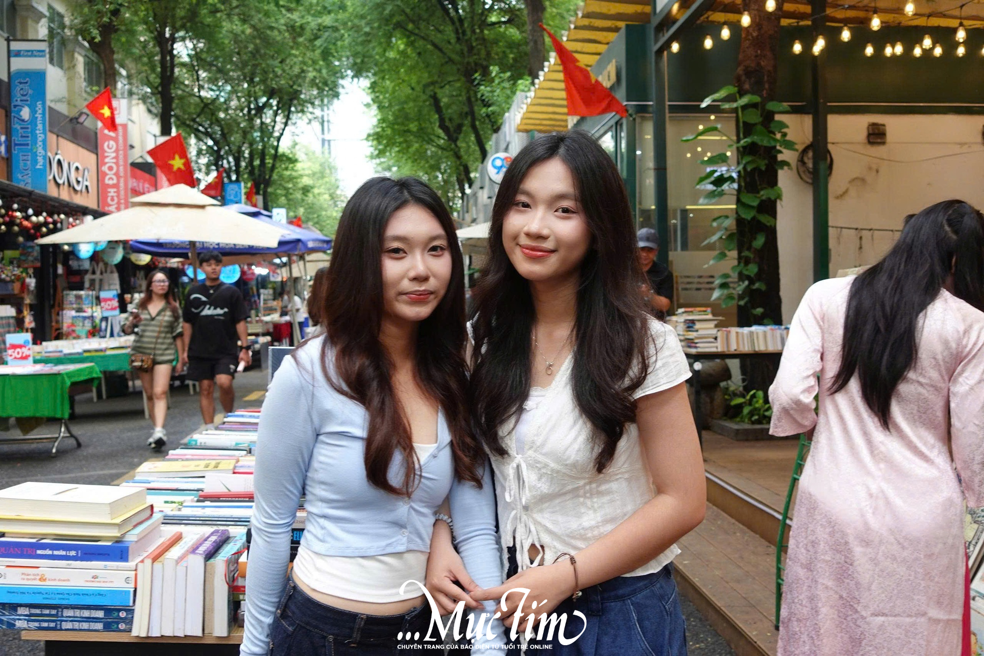 Đường sách TP.HCM nhộn nhịp chào đón Tuần lễ sách chào mừng Ngày Nhà giáo Việt Nam 20-11 - Ảnh 1.